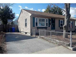 27 Mayfield St, Pawtucket, RI 02861-2854