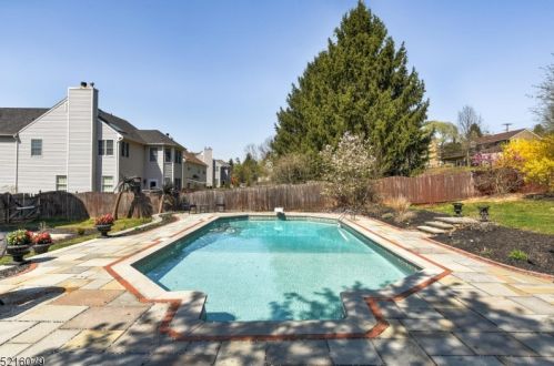 18 Goosetown Dr, Clinton, NJ 08809-2603