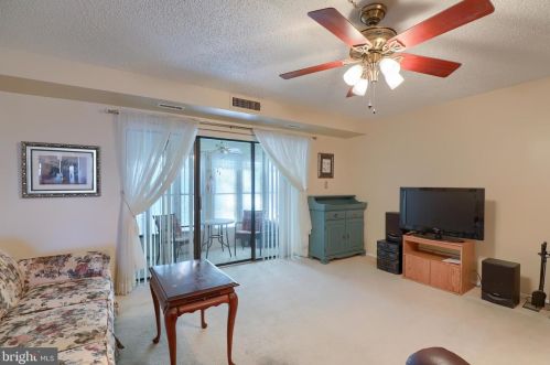 11 Valleybrook Dr, Lancaster PA  17601-4615 exterior