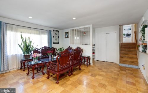 7426 Chatham St, Springfield, VA 22151-3117