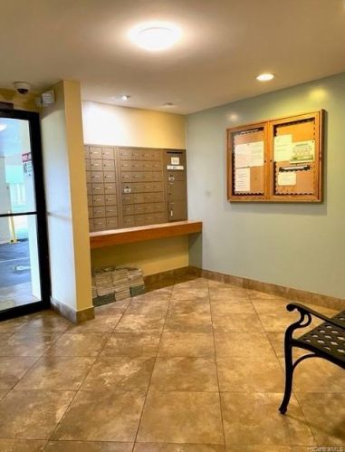 2533 Ala Wai Blvd, Honolulu HI  96815-3437 exterior