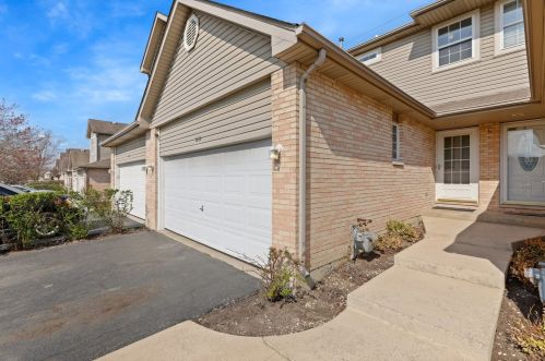 2122 Adobe Dr, Addison, IL 60101-1589