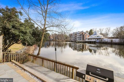 7595 Chrisland Cv, Falls Church, VA 22042-7558
