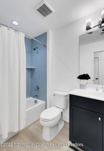 6 River St, Tinton Falls NJ  07701-1302 exterior