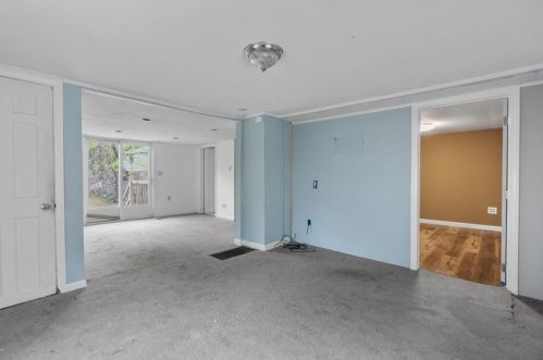 70 Main St, Coventry, RI 02816-7850