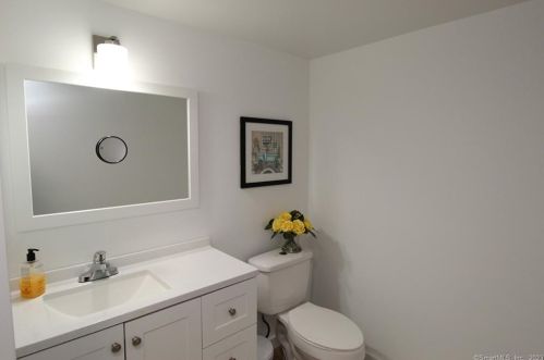 75 Ridge Dale Rd, Upper Stepney CT  06468-1244 exterior
