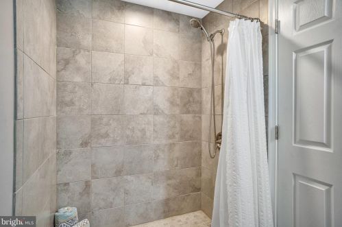 340 Revenoor Rd, Harpers Ferry WV exterior