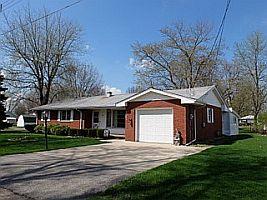521 Fullerton Ct, Kewanee, IL 61443-3827