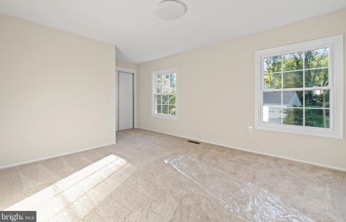 5835 Oakland Park Dr, Springfield VA  22015-2438 exterior