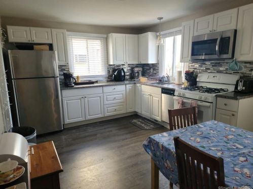 98 Ferris Ave, Norwalk, CT 06854-1215