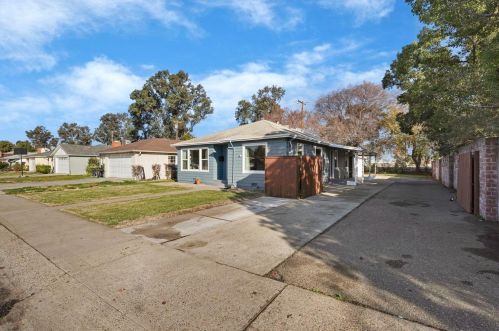 1130 Woodrow St, Lodi, CA 95240-4325