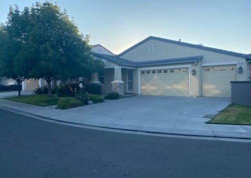 2704 Espana Ln, Modesto, CA 95355-7949