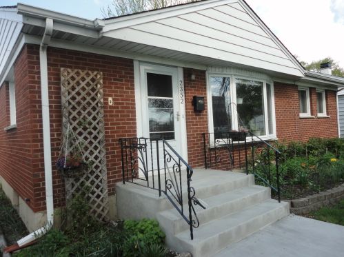 2352 Hickory St, Des Plaines, IL 60018-3145