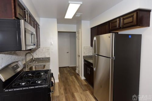 107 Peach St, Avenel, NJ 07001-1002