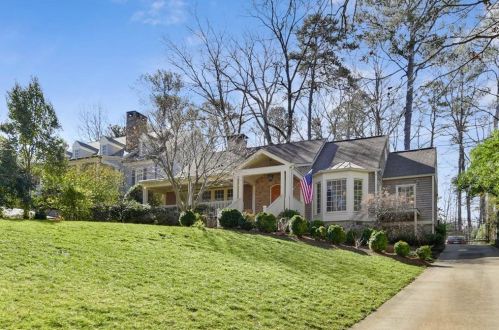 3884 Club Dr, Atlanta, GA 30319-1144