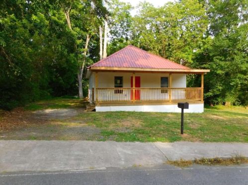 249 Hill St, Toccoa, GA 30577-0065