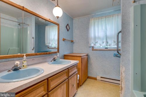 857 Oregon Trl, Harpers Ferry WV 25425-3144 exterior