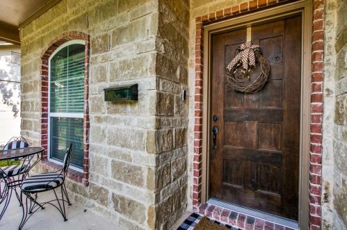 4839 Curzon Ave, Fort Worth, TX 76107-5318