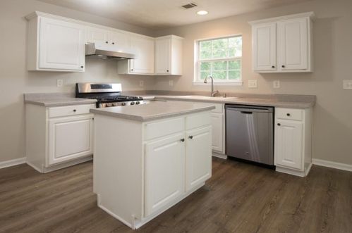 3705 Crescent Walk Ln, Suwanee GA  30024-6513 exterior