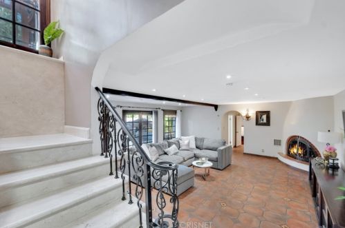 1664 Las Flores Dr, Glendale CA  91207-1200 exterior