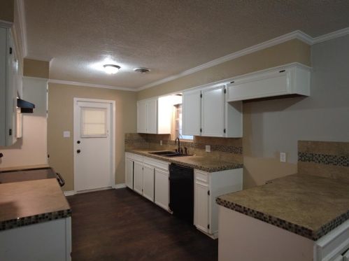 4 Kaysie St, Angleton, TX 77515-3002