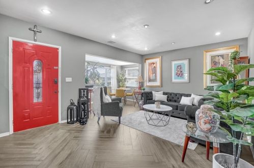 3827 144th Pl, Hawthorne, CA 90250-8322