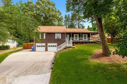 2447 Sawmill Rd, Marietta, GA 30064-4247