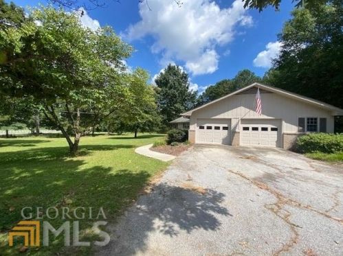 886 Adams Cir, Social Circle, GA 30025-5146