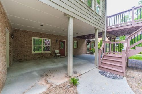 1565 Lazy River Ln, Atlanta GA  30350-3521 exterior