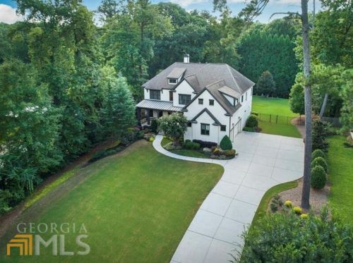 5560 Lake Forrest Dr, Atlanta, GA 30342-1024