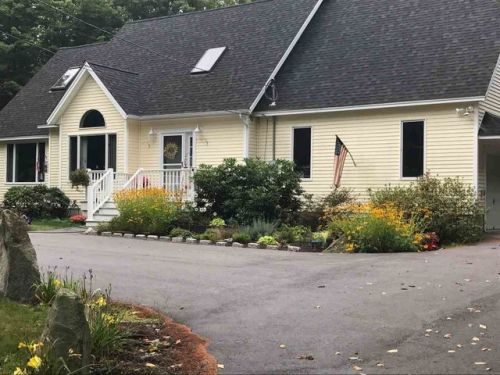 37 Birchwood Dr, Allenstown, NH 03275-2618