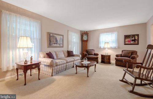 1046 Devonshire Rd, Lancaster PA  17601-1609 exterior