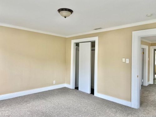 113 Cliff St, Huntington CT  06484-2354 exterior