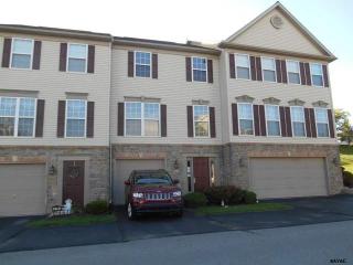 2760 Hunters Crest Dr, York, PA 17402-8526