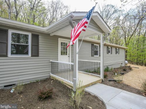 2324 Chestnut Hill Rd, Harpers Ferry WV  25425-5140 exterior