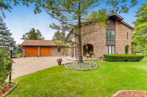 404 Minnaqua Dr, Wheeling, IL 60070-1256