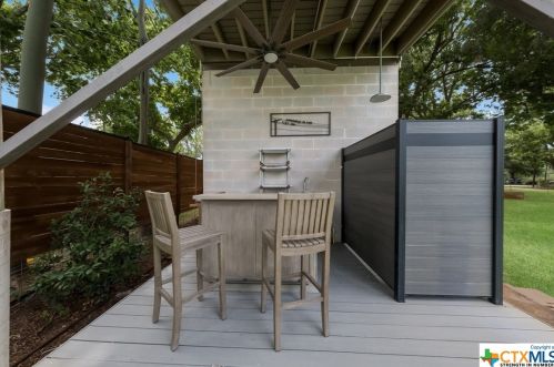 332 Mdw Lk Dr, Seguin TX 78155-9206 exterior