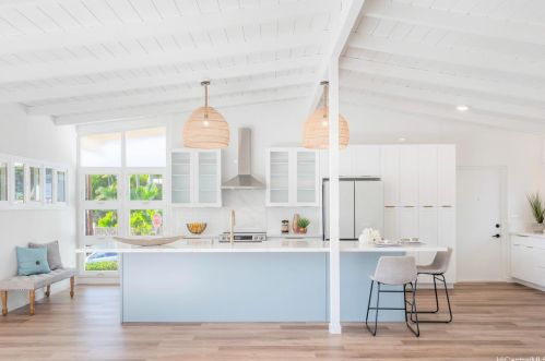 1346 Nehoa St, Honolulu HI  96822-3074 exterior