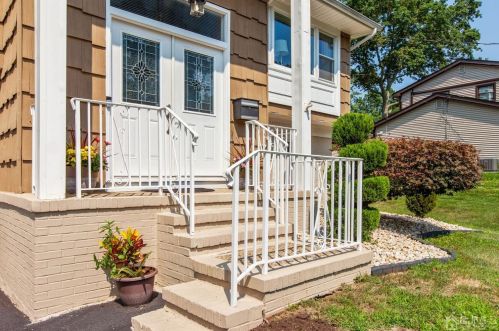 25 Valley Vale Dr, Old Bridge, NJ 08857-2641