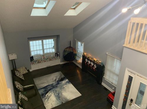 28 Ginger Ct, Princeton NJ  08540-9421 exterior
