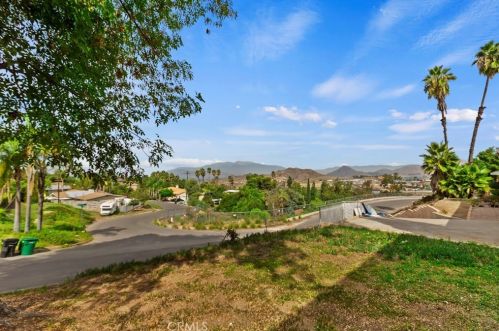 20196 Westpoint Dr, Riverside CA  92507-6660 exterior