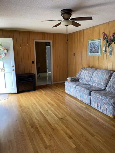 85 Parkertown Rd, Lavonia, GA 30553-1426