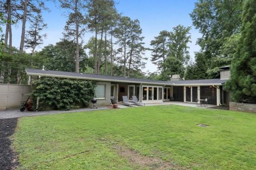 2109 Heritage Dr, Atlanta GA  30345-3532 exterior