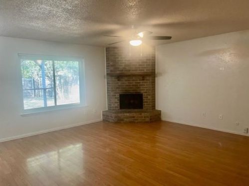 6045 Robin Dr, Fort Worth, TX 76148-1644