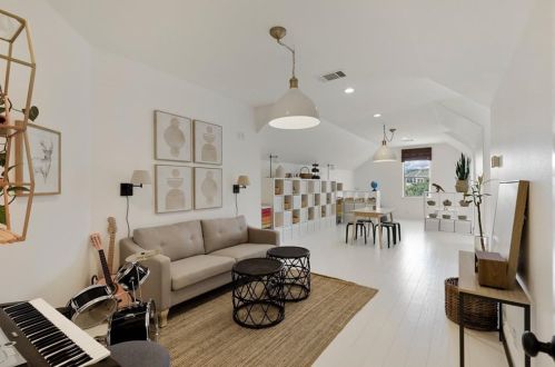 3314 Far View Dr, Austin TX  78730-3303 exterior