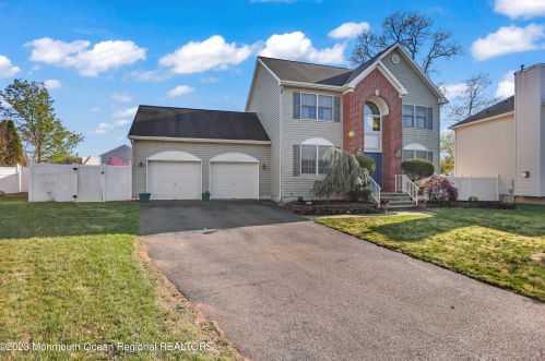 6 Kailley Ct, Hazlet, NJ 07730-1550