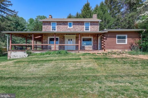 2180 Sky Top Trl, York PA  17315-2272 exterior