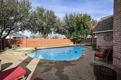 10512 Stonehill Dr, Fort Worth TX  76126-4547 exterior