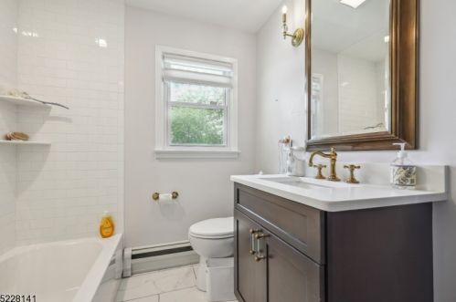 26 Richland Dr, Springfield NJ  07081-2509 exterior