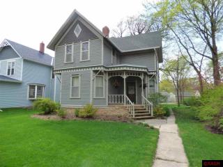 534 Byron St, Mankato, MN 56001-3908